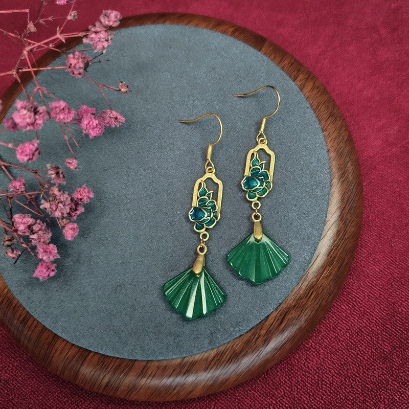 Retro Green Antique Gold Jade Shell Fan Shaped Tassel Drop Earrings