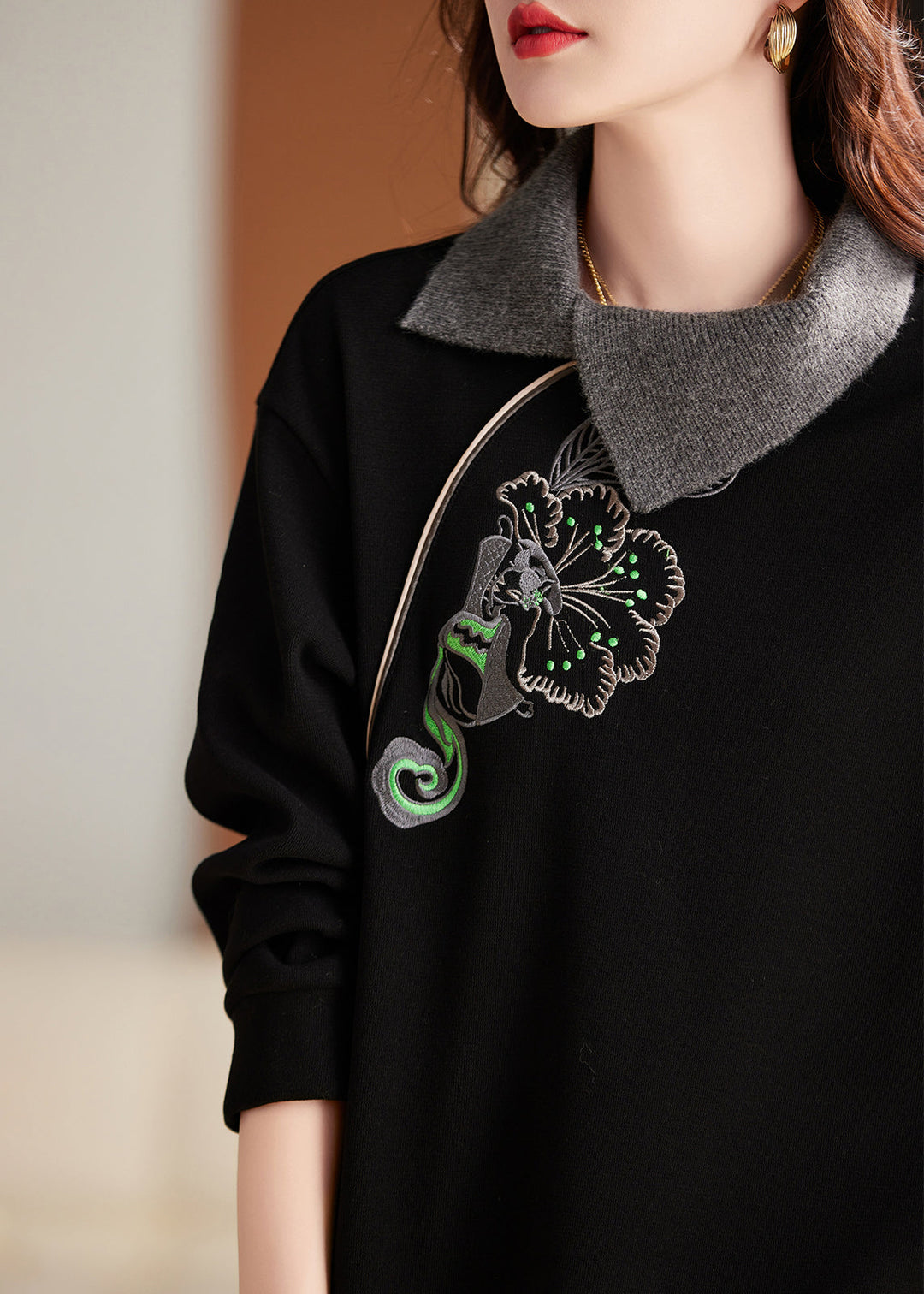 Style Black Embroideried Warm Fleece Tops Spring